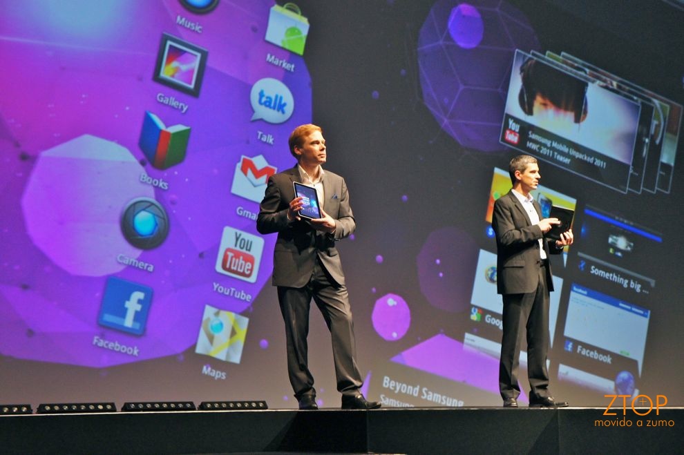 Thomas Richter e Andrew Coughlin, da Samsung Telecom Europa, apresentam o Galaxy Tab 10.1