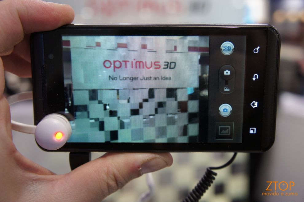 LG Optimus One 3D com a câmera ligada - modo 3D (de novo)