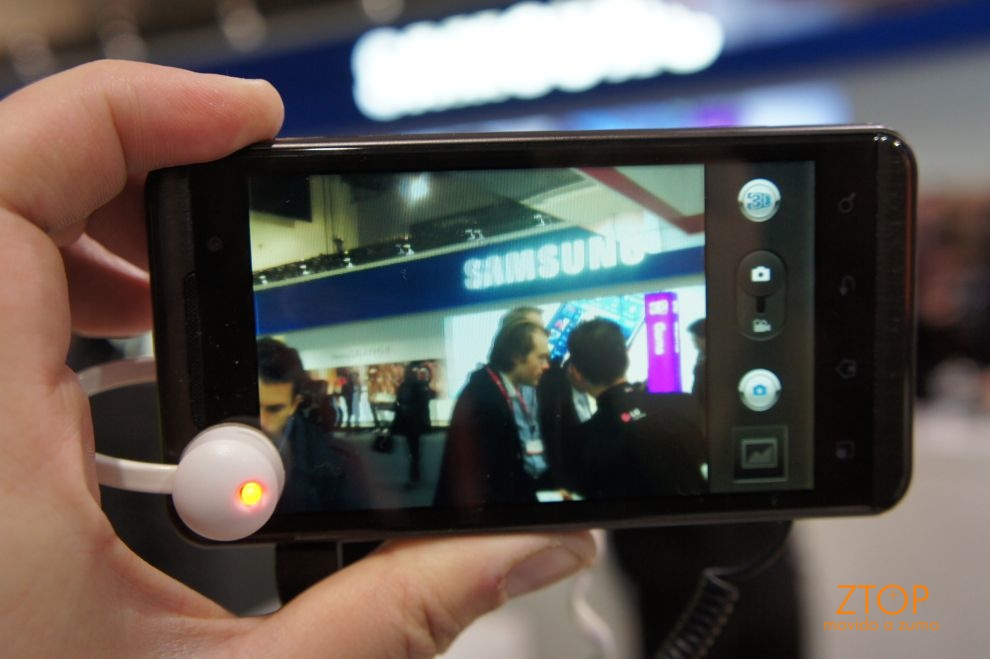 LG Optimus One 3D com a câmera ligada - modo 3D