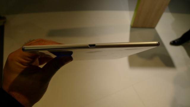 Sony Xperia Z4 tablet - 03