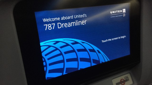 united 787  - 12
